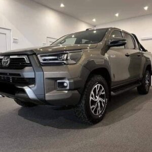 toyota-hilux-2-8-invincible